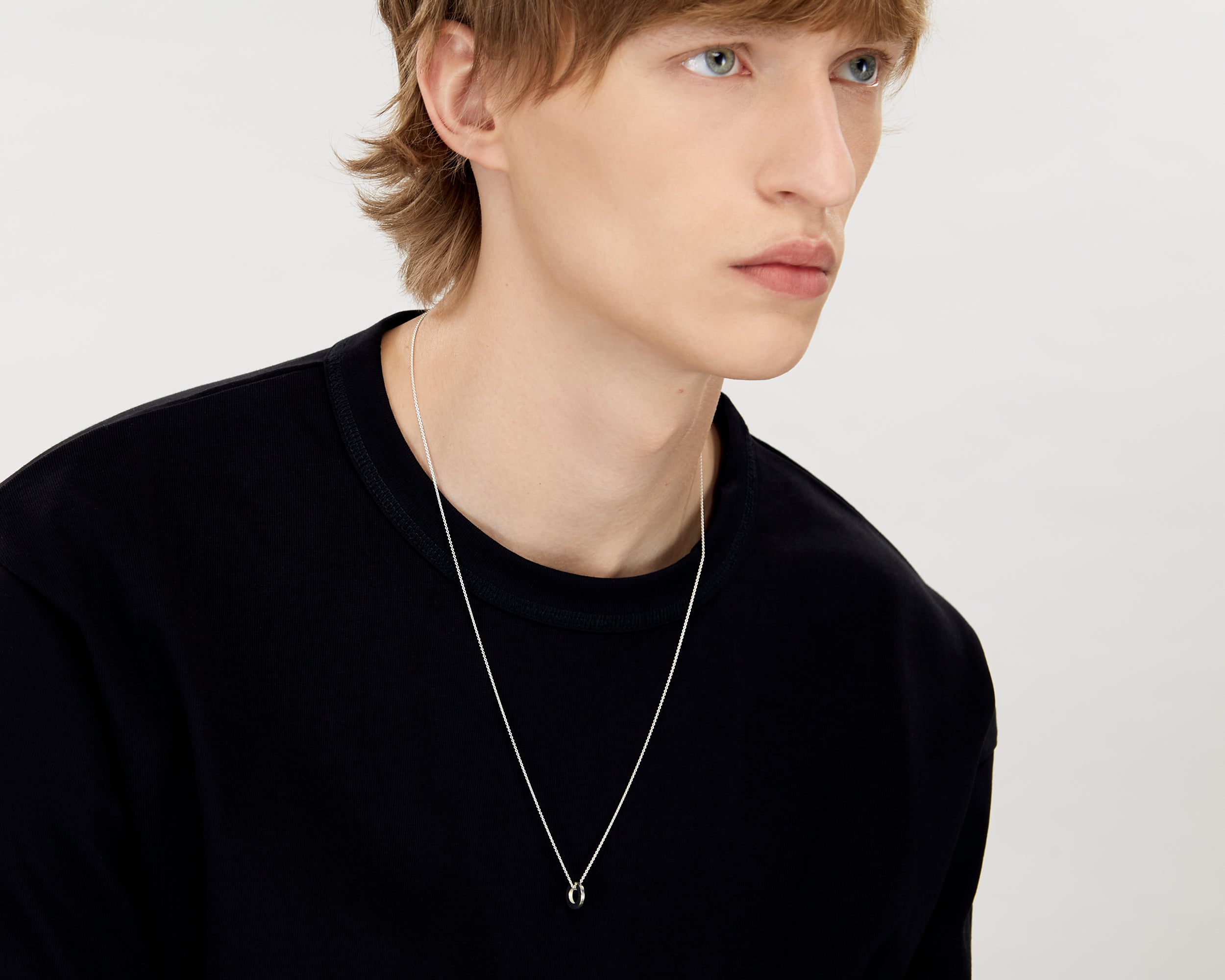 round necklace 1.1g