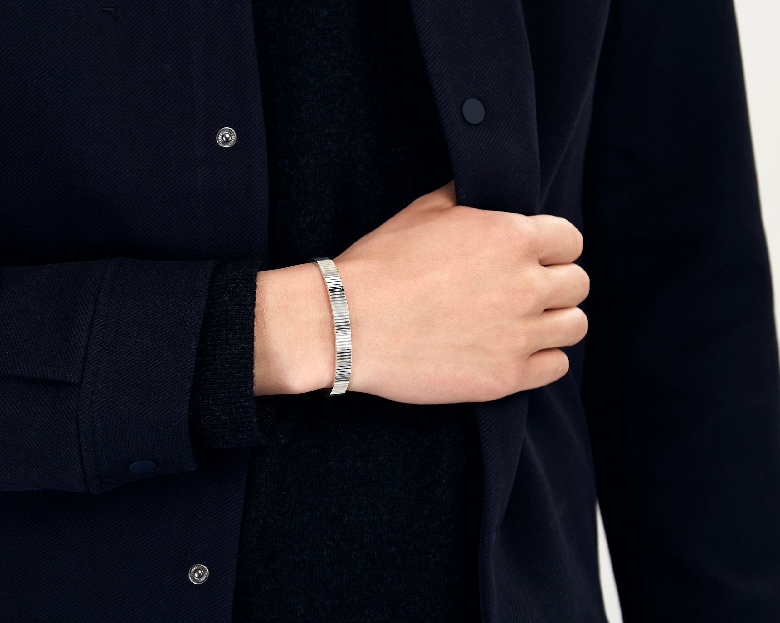 guilloche ribbon bracelet 23g