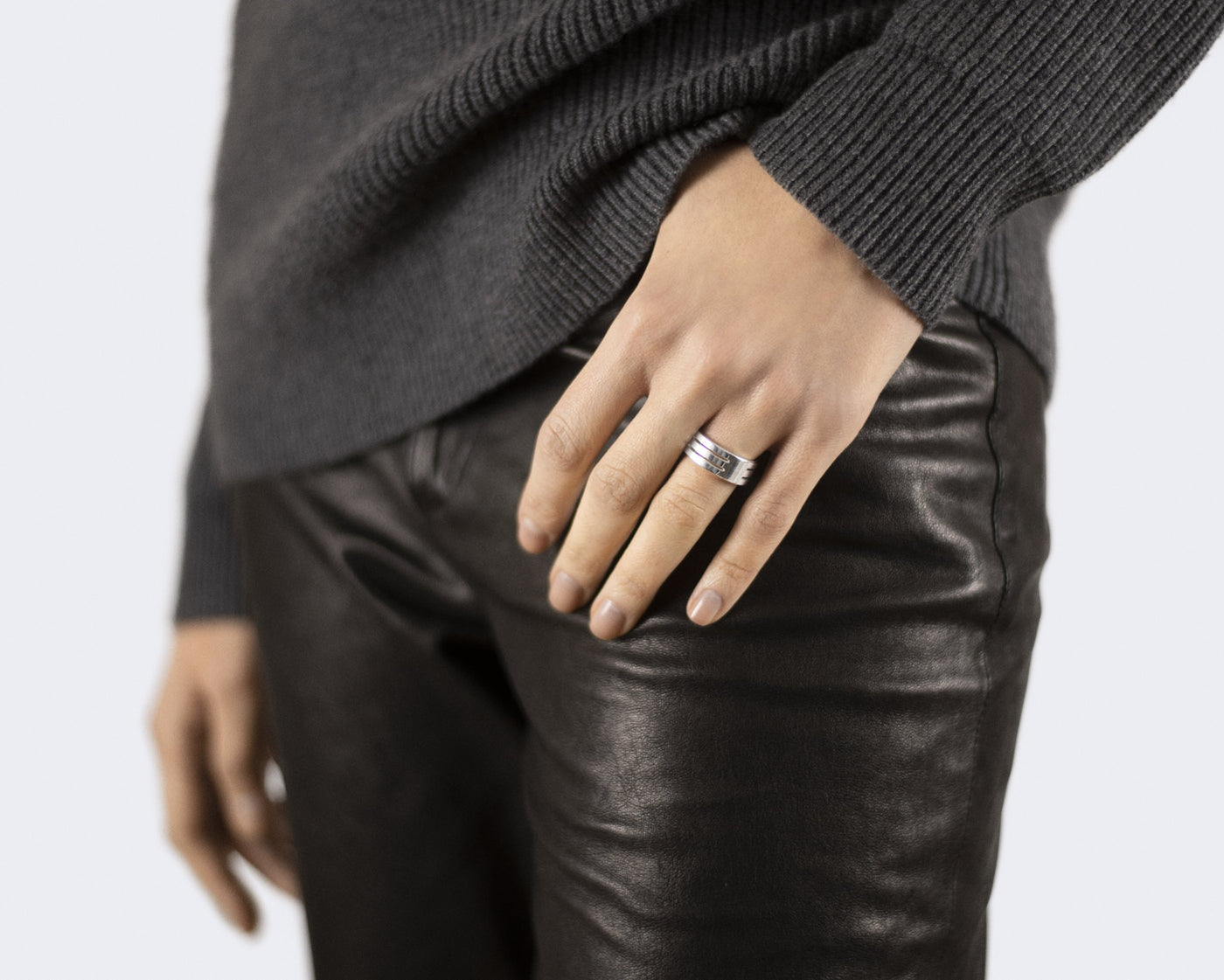 perforated ribbon ring 7g