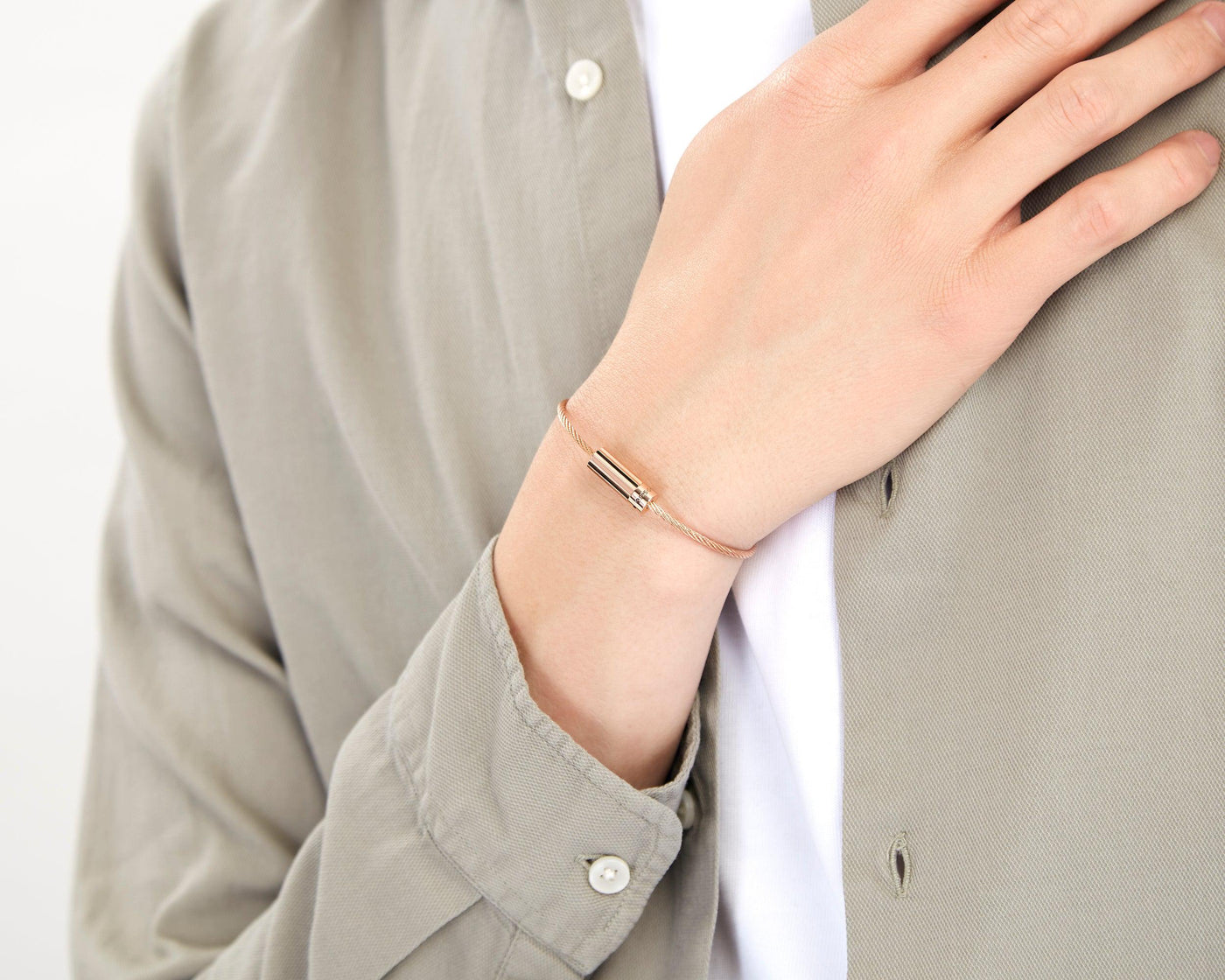 horizontal guilloche cable bracelet 11g